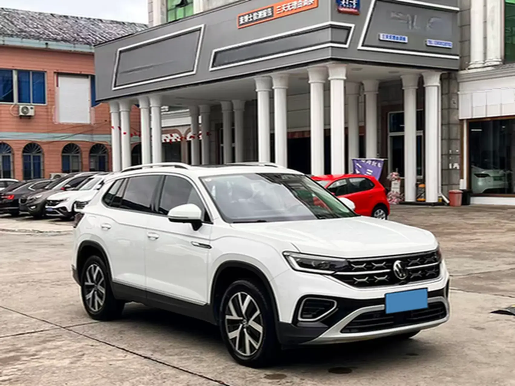 2024 VOLKSWAGEN TAYRON thumbnail 3