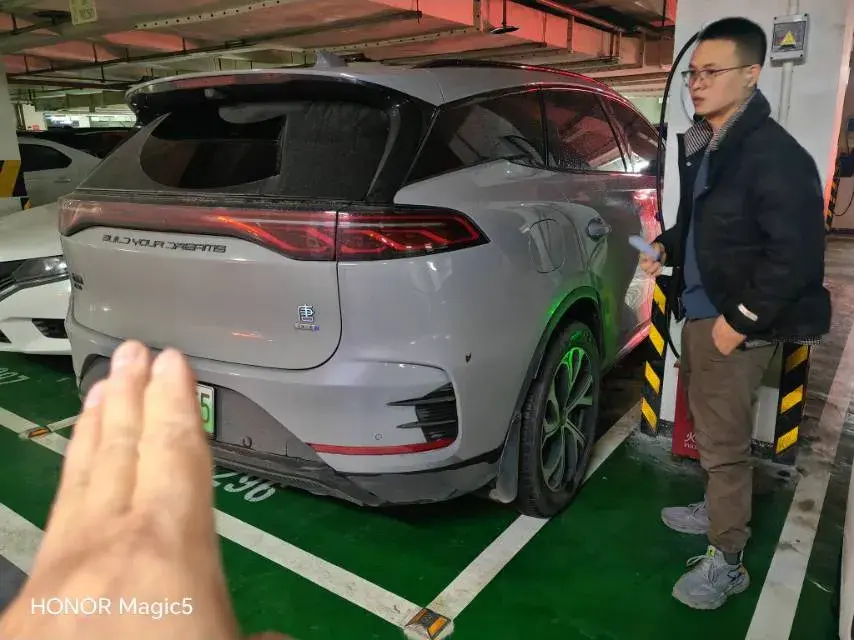 2025 BYD TANG thumbnail 2