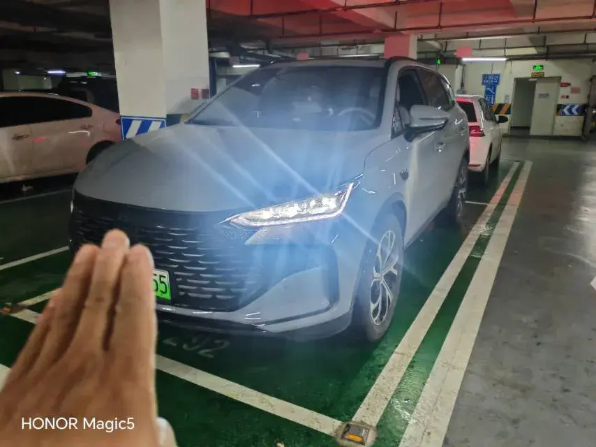 2025 BYD TANG thumbnail 3