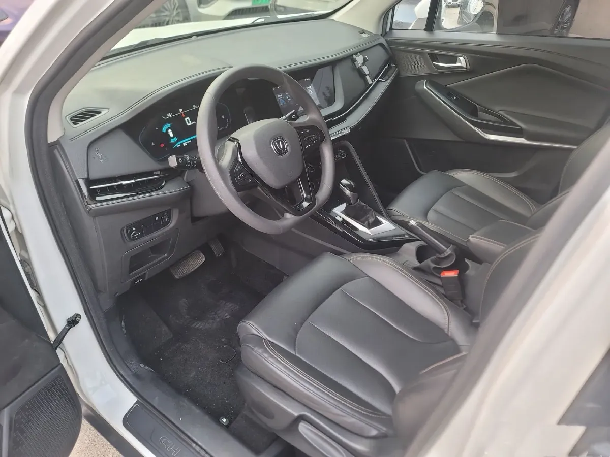 2021 ChangAn CS15 1.5L 107HP L4 5DCT,autocango,china used car exporter,china ev exporter,chinese used car exporter,chinese used ev exporter