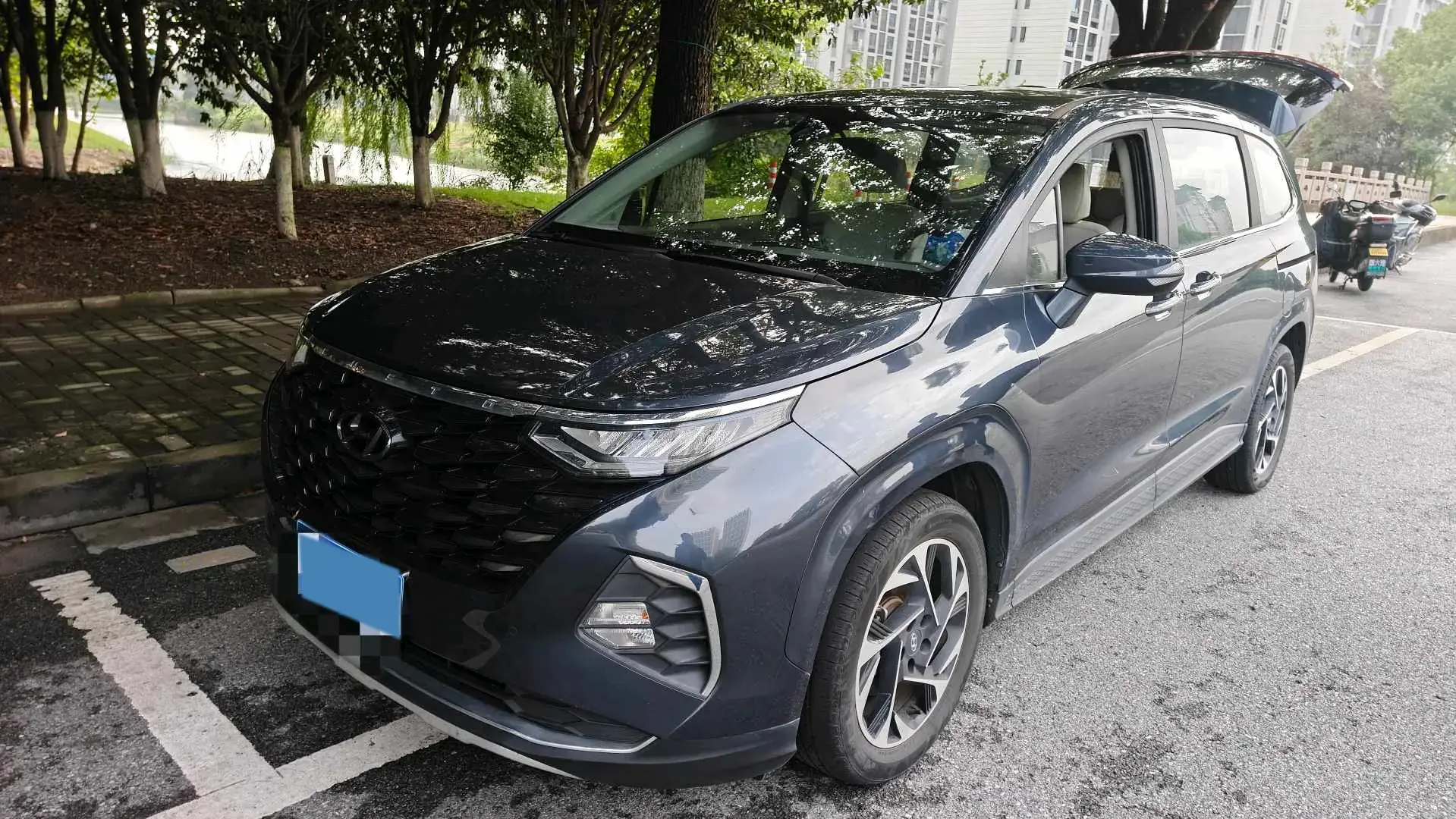 2021 HYUNDAI CUSTO view 1