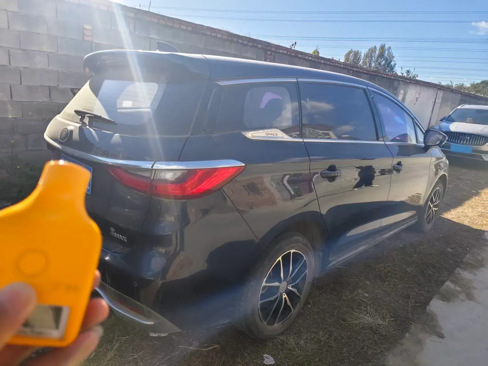 2017 BYD SONG thumbnail 3