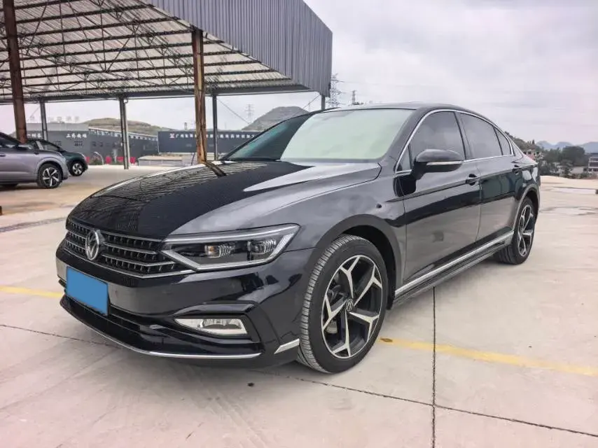 2023 VOLKSWAGEN MAGOTAN view 1