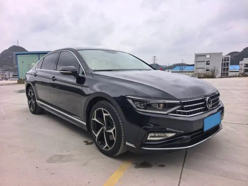 2023 VOLKSWAGEN MAGOTAN thumbnail 3