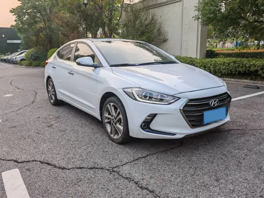 2016 HYUNDAI ELANTRA thumbnail 3