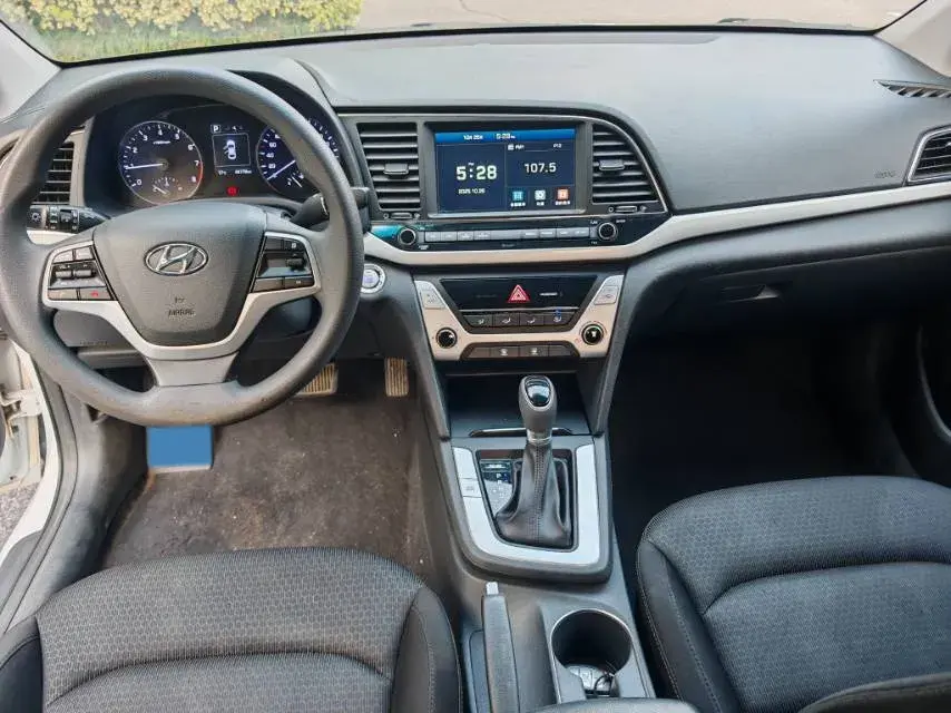 2016 HYUNDAI ELANTRA thumbnail 4