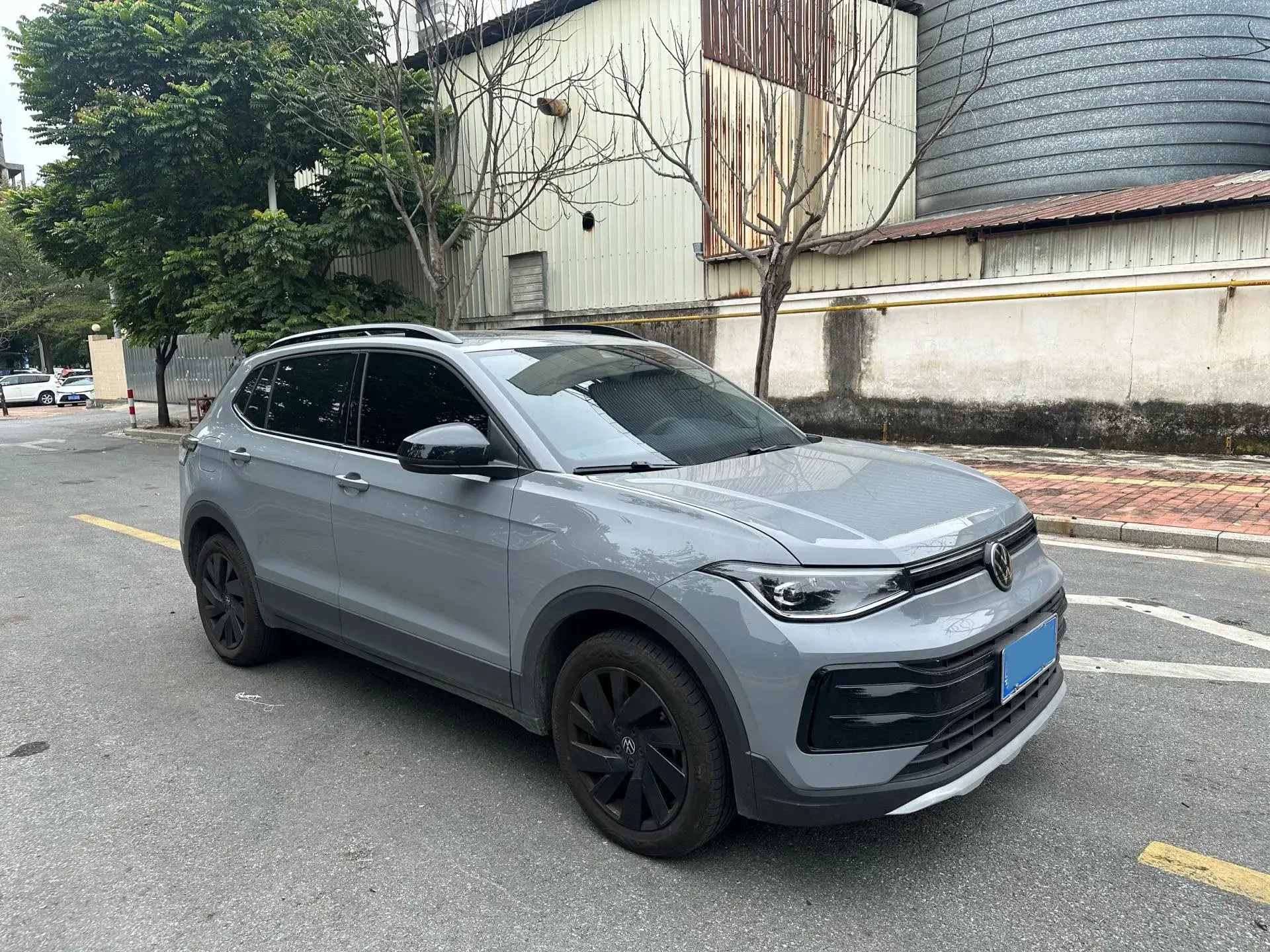 2025 VOLKSWAGEN THARU thumbnail 3