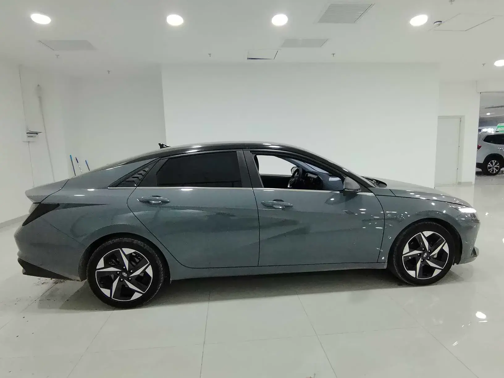 2021 HYUNDAI ELANTRA thumbnail 4