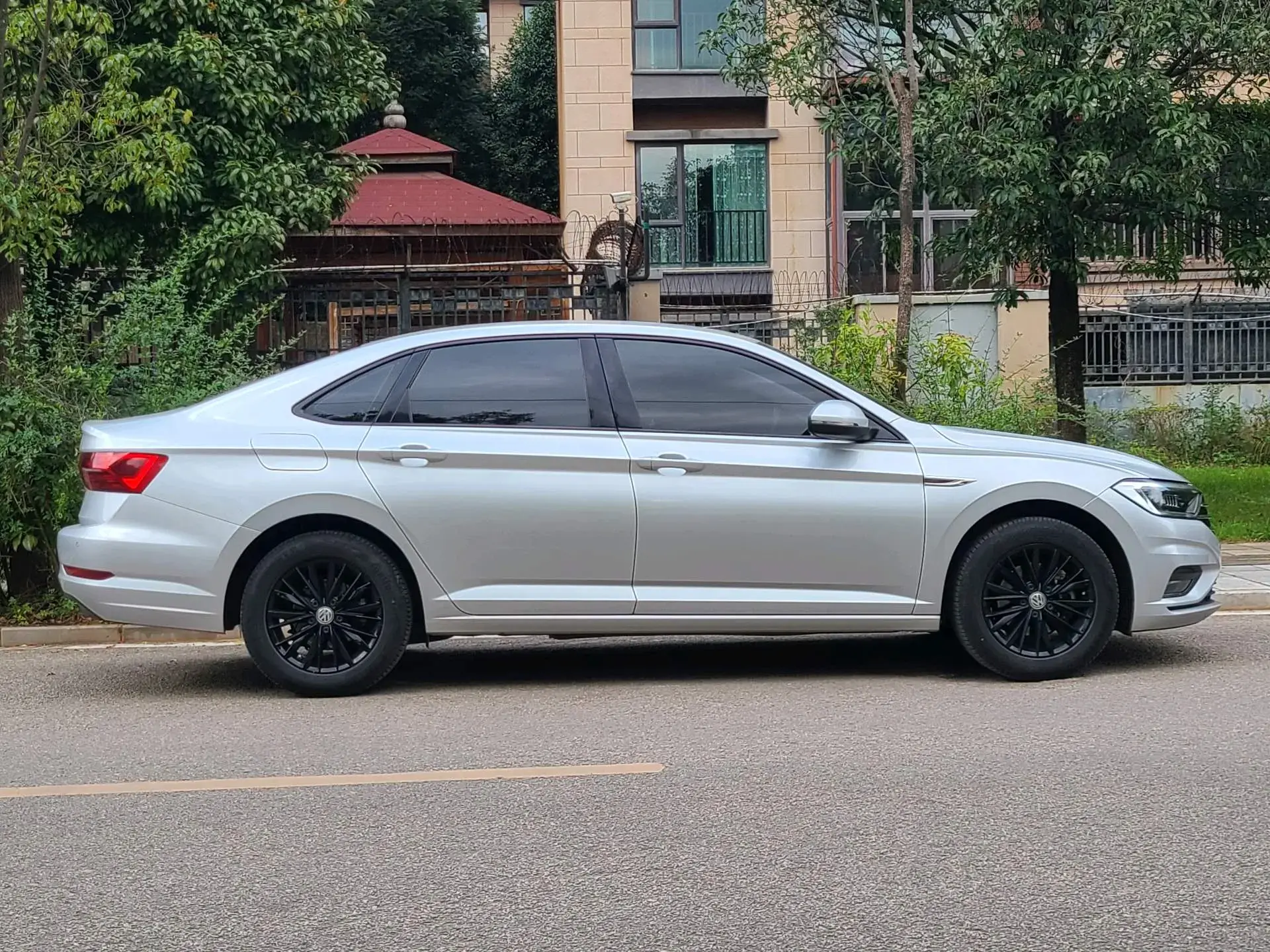 2019 VOLKSWAGEN SAGITAR thumbnail 4