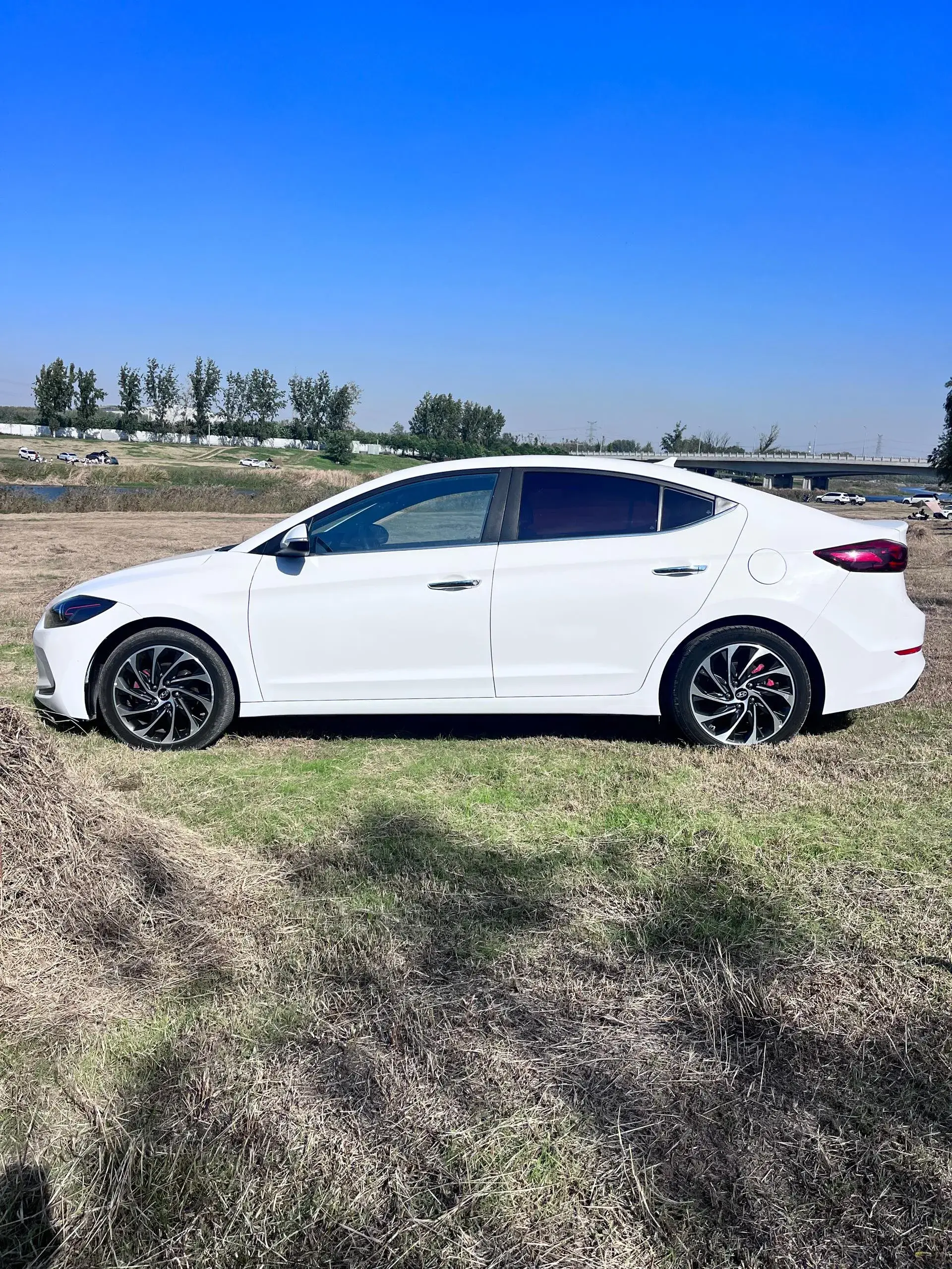 2019 HYUNDAI ELANTRA thumbnail 2