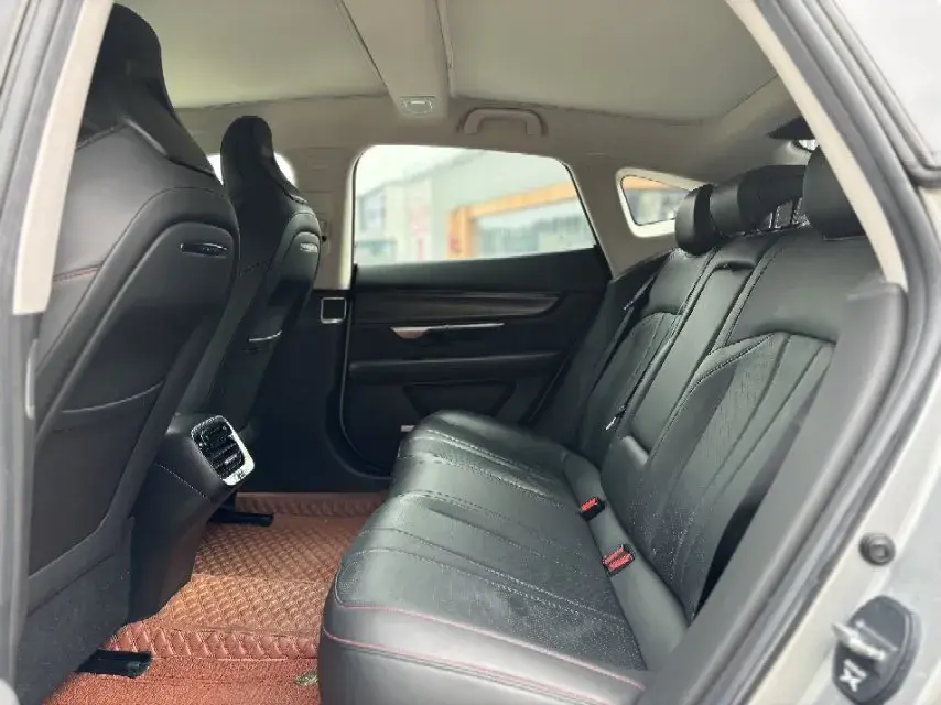 2020 XPENG P7 thumbnail 4