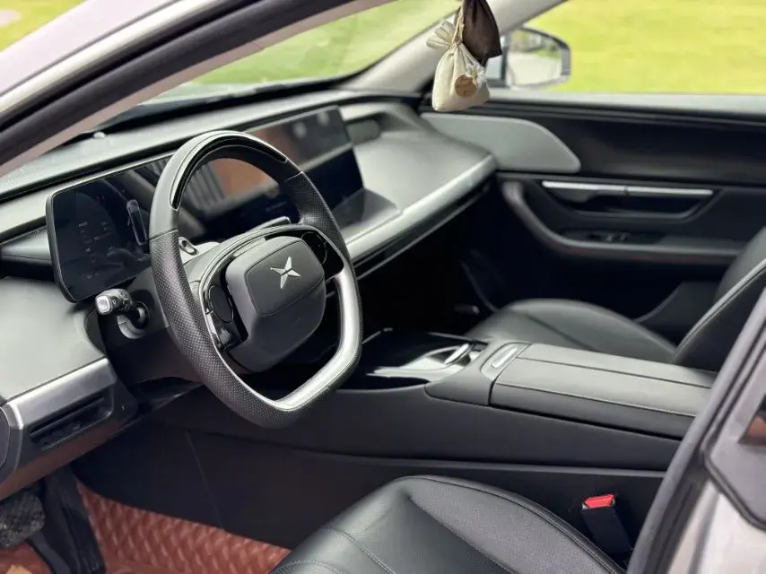 2020 XPENG P7 thumbnail 3