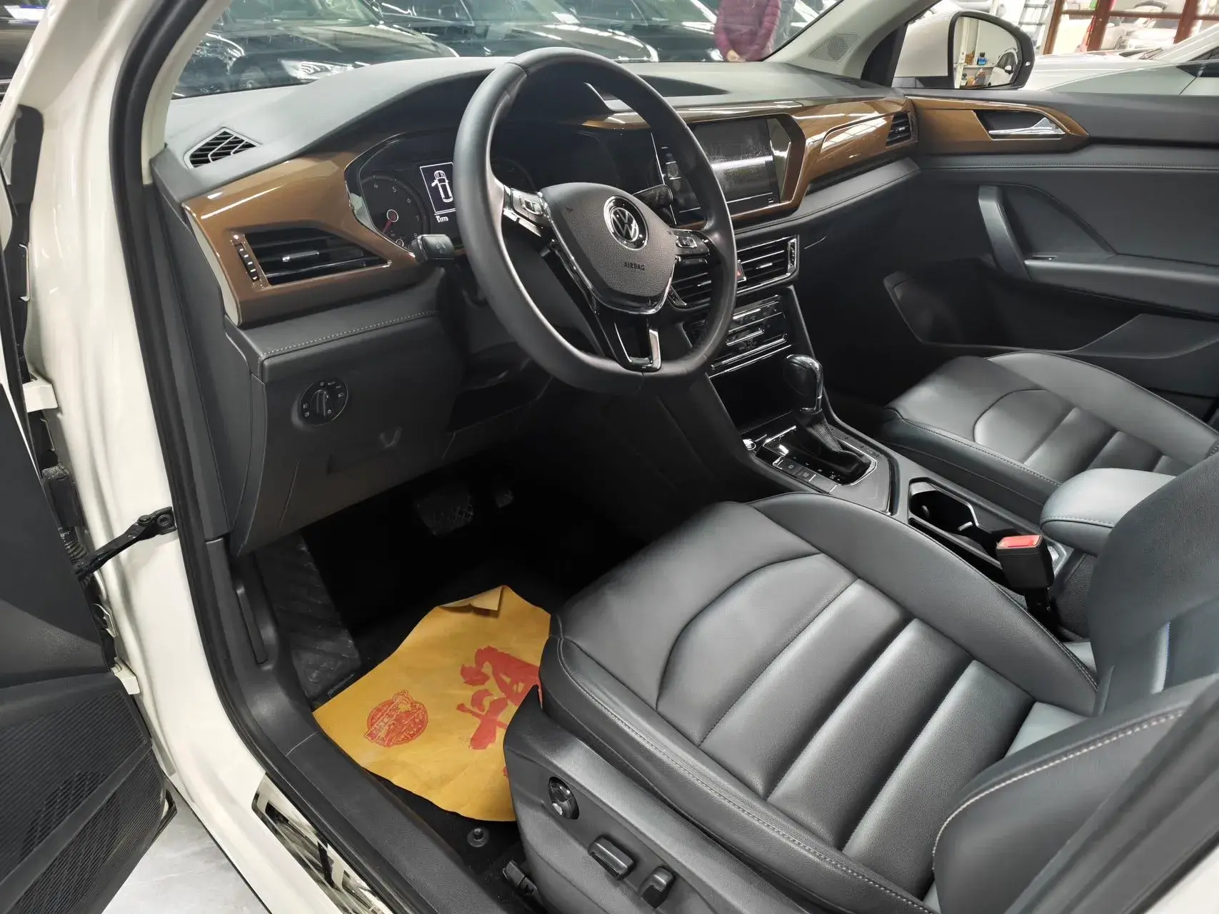 2021 VOLKSWAGEN THARU thumbnail 4