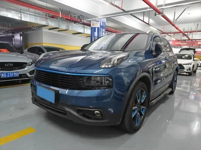 2018 LYNK&CO 01 view 1