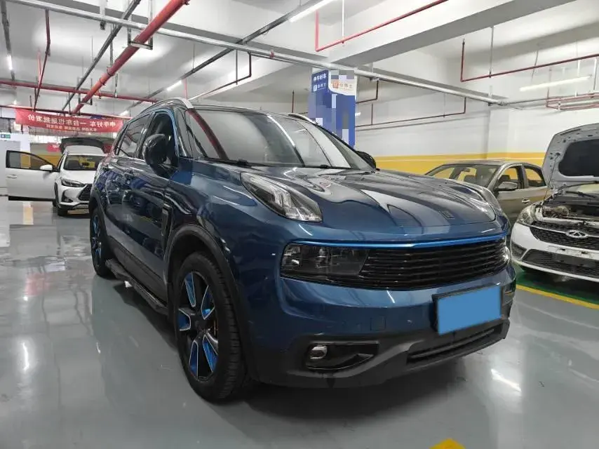 2018 LYNK&CO 01 thumbnail 3