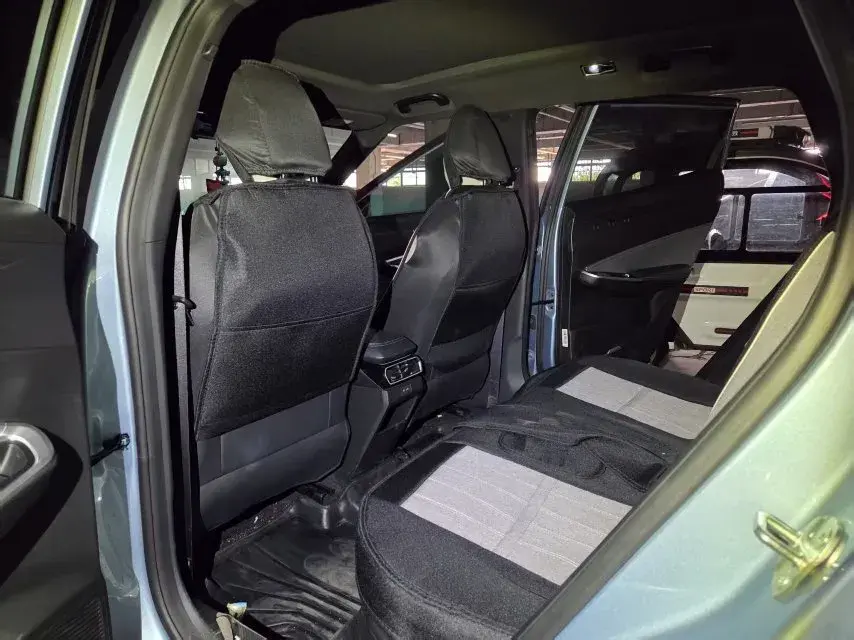 2023 GEELY AZKARRA thumbnail 3