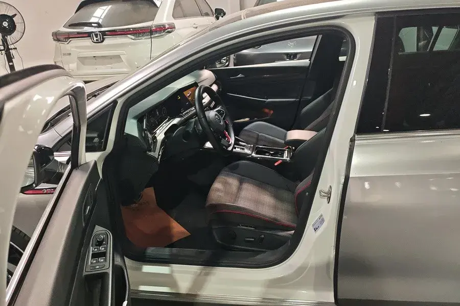 2021 VOLKSWAGEN GOLFGTI thumbnail 4