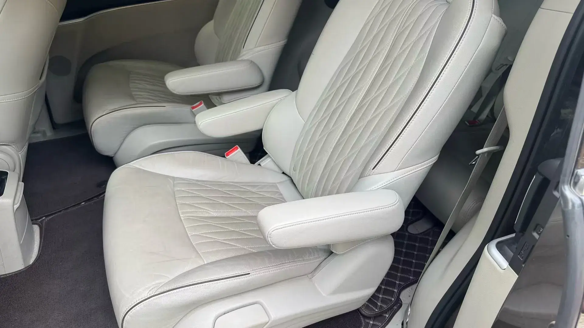 2021 BUICK GL8 thumbnail 3