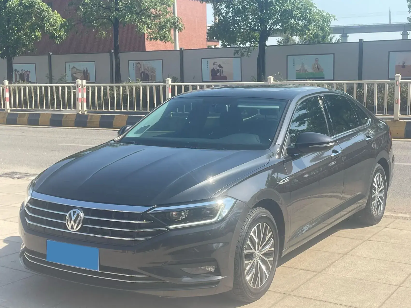 2019 VOLKSWAGEN SAGITAR view 1