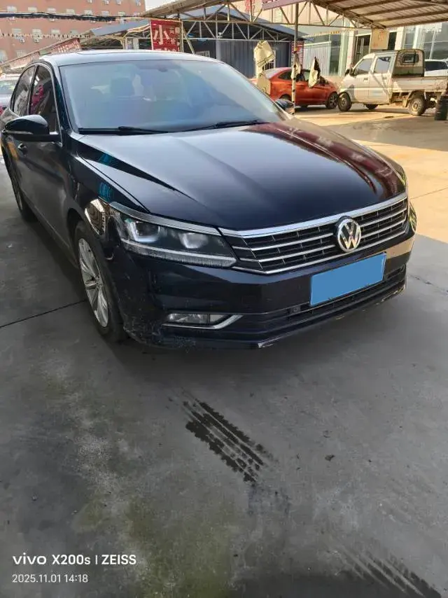 2017 VOLKSWAGEN PASSAT thumbnail 3