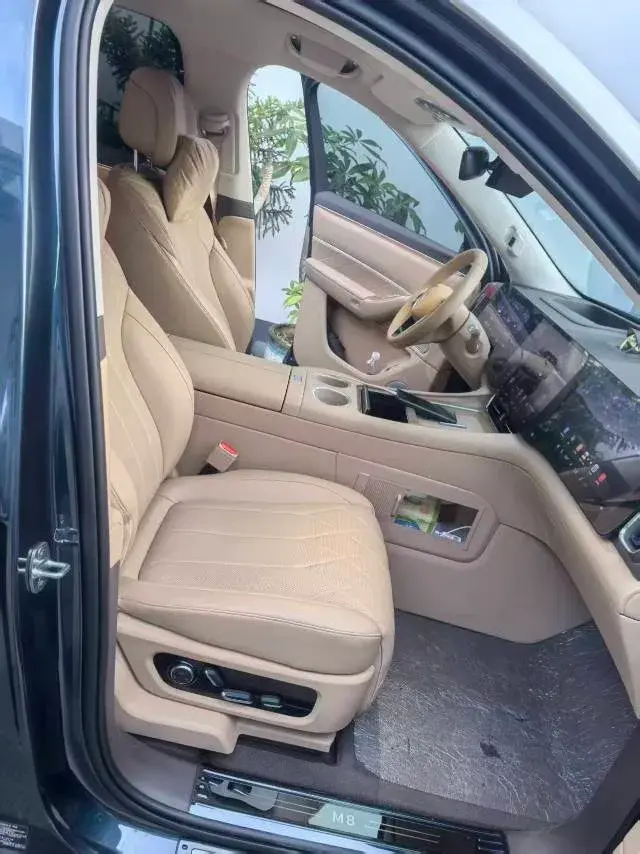 2025 AITO AITO thumbnail 2