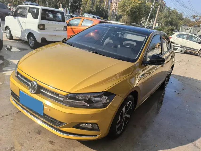 2019 VOLKSWAGEN POLO view 1