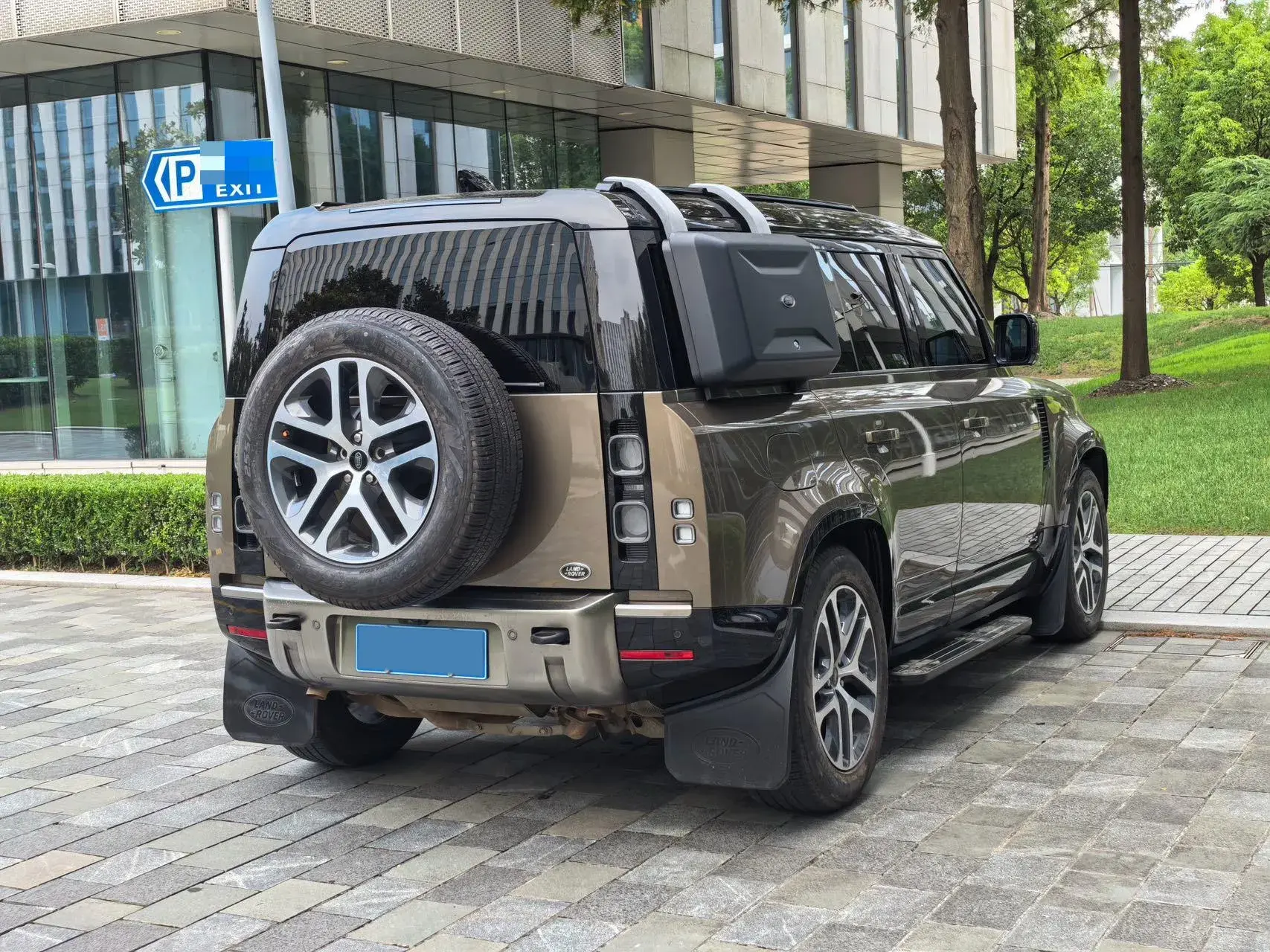 2021 LAND ROVER thumbnail 3