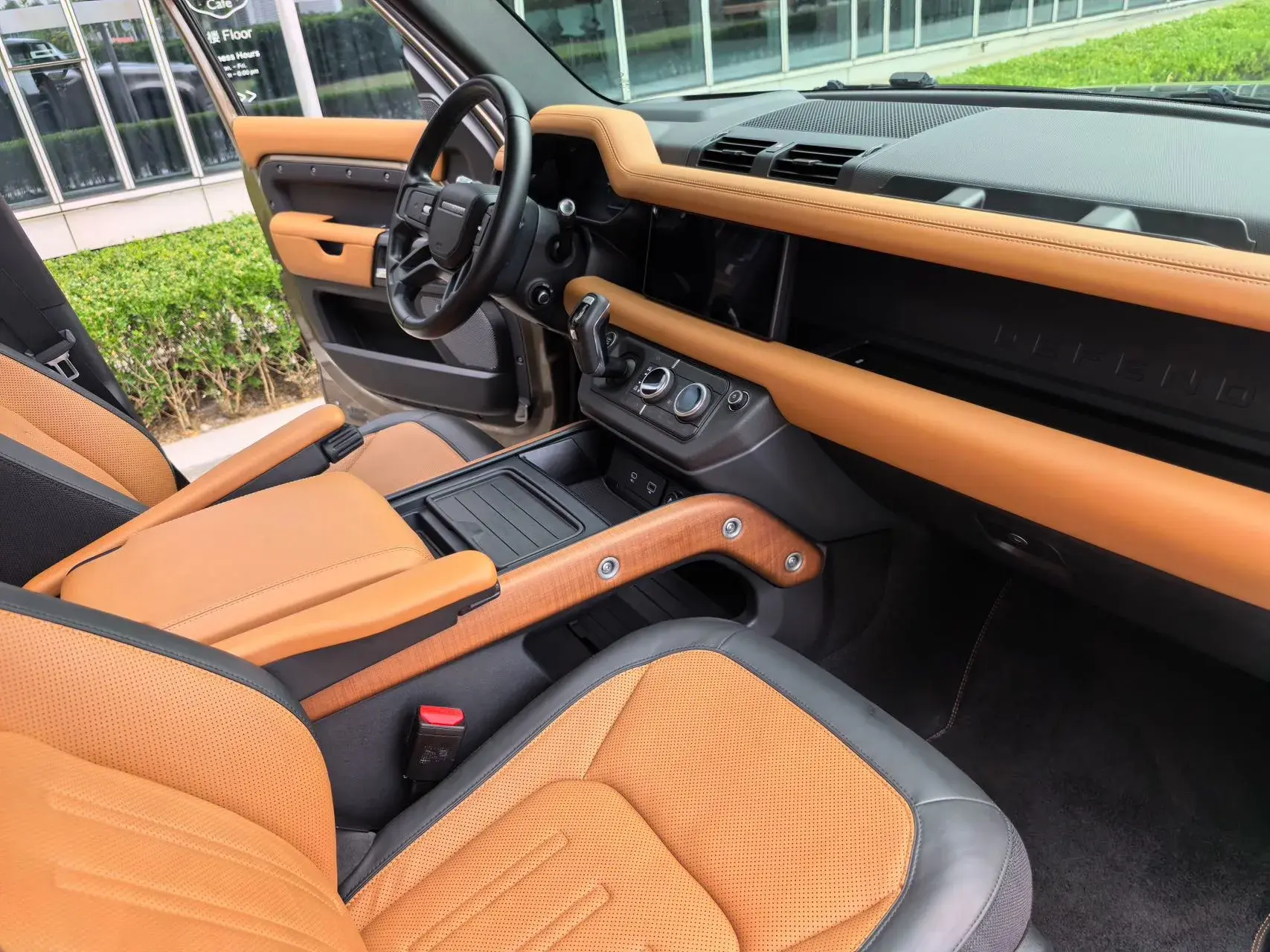 2021 LAND ROVER thumbnail 4