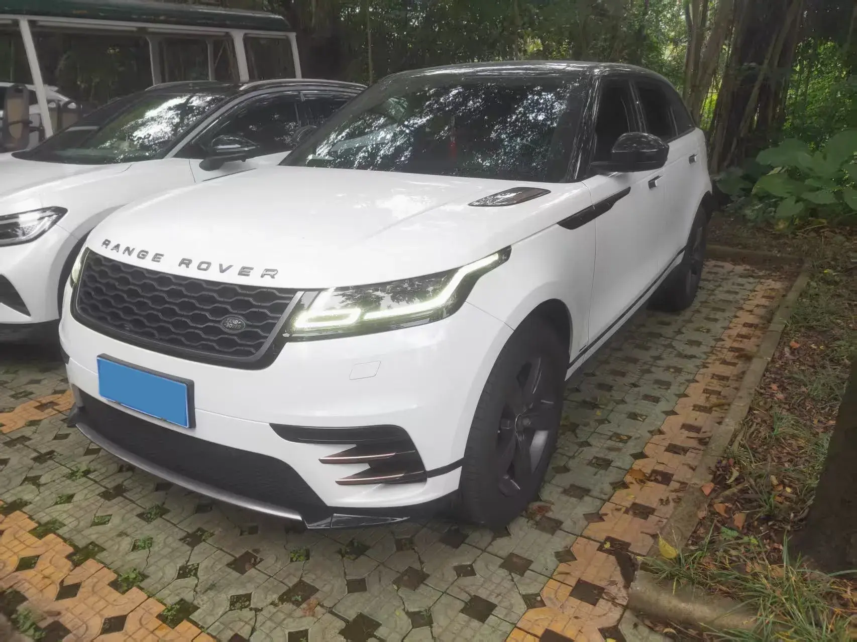 2018 LAND ROVER view 1