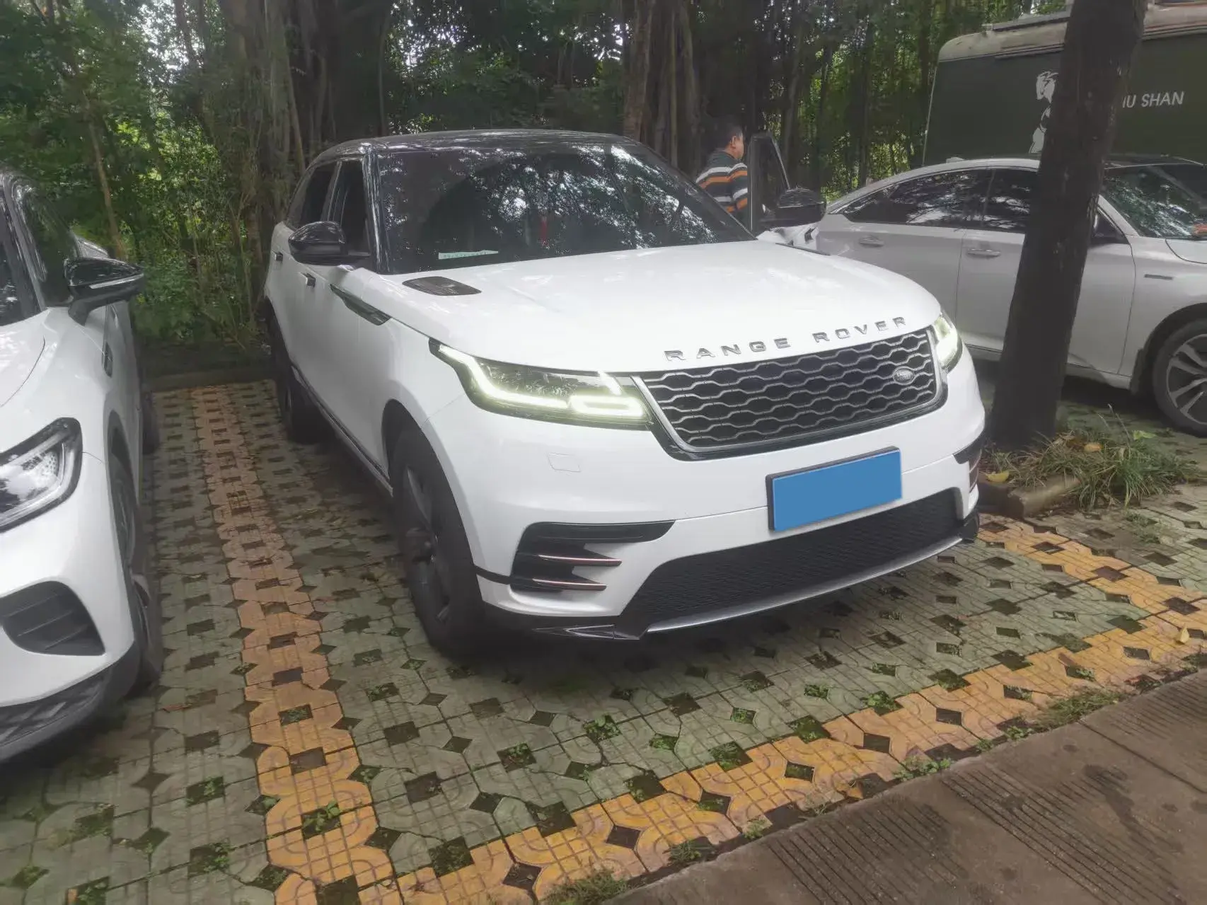 2018 LAND ROVER thumbnail 2
