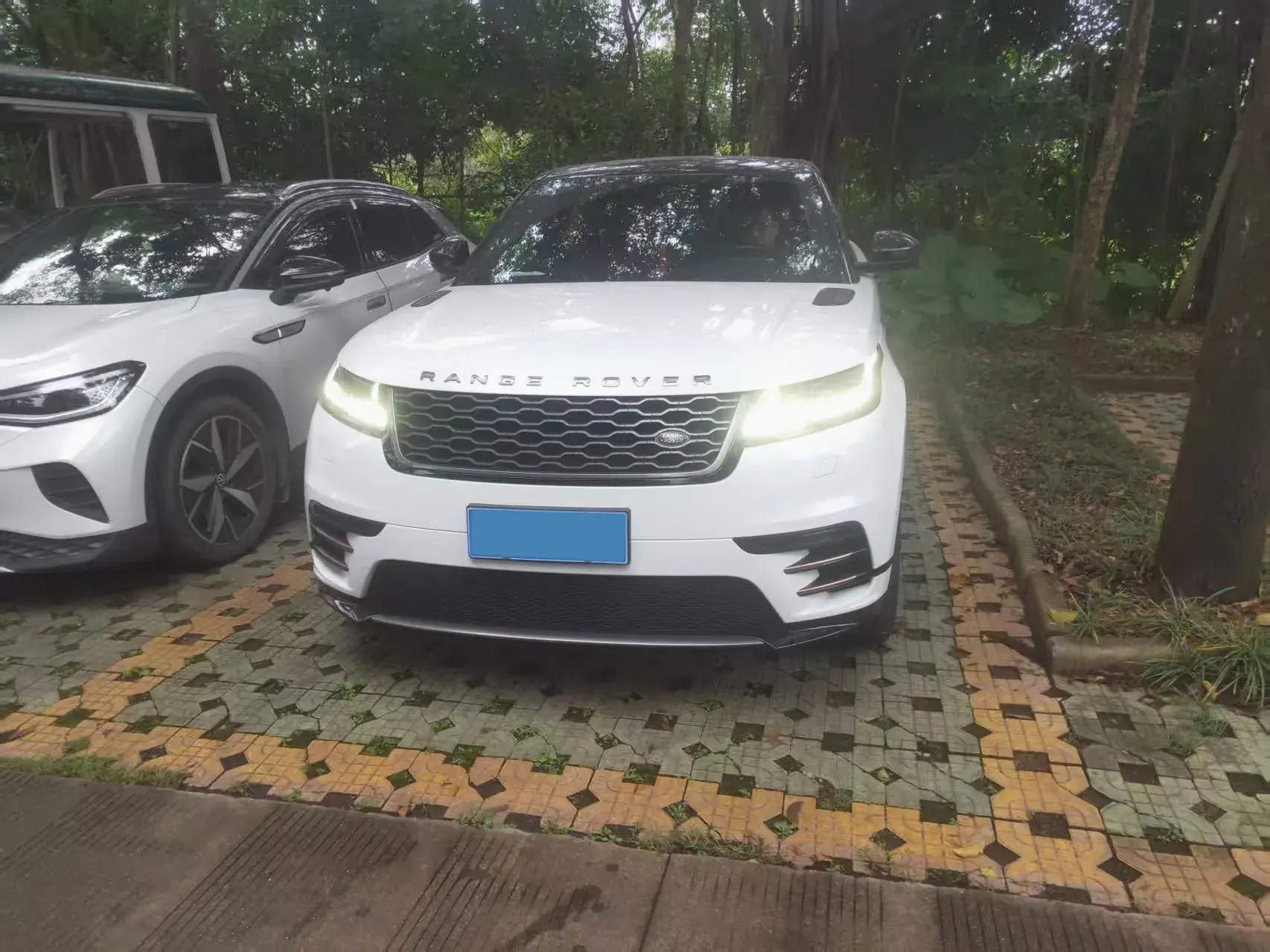 2018 LAND ROVER thumbnail 3