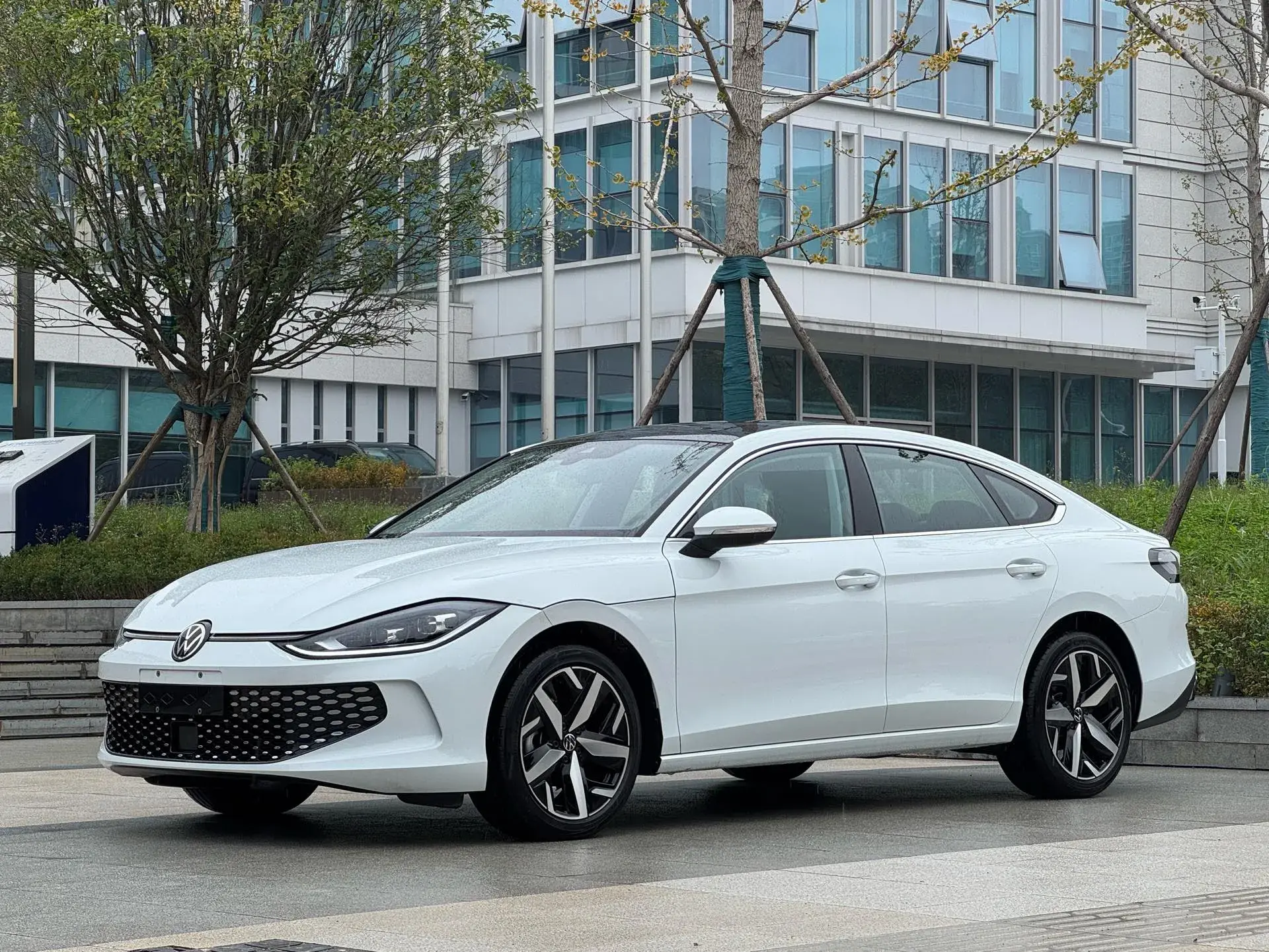 2025 VOLKSWAGEN LAMANDO view 1