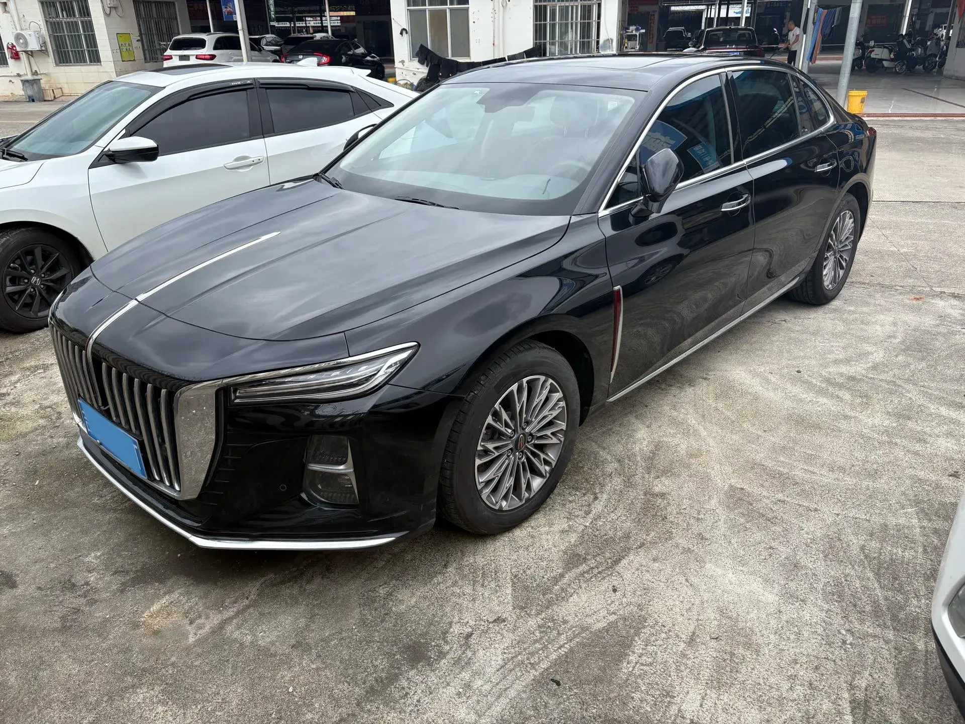 2024 HONGQI H5 view 1