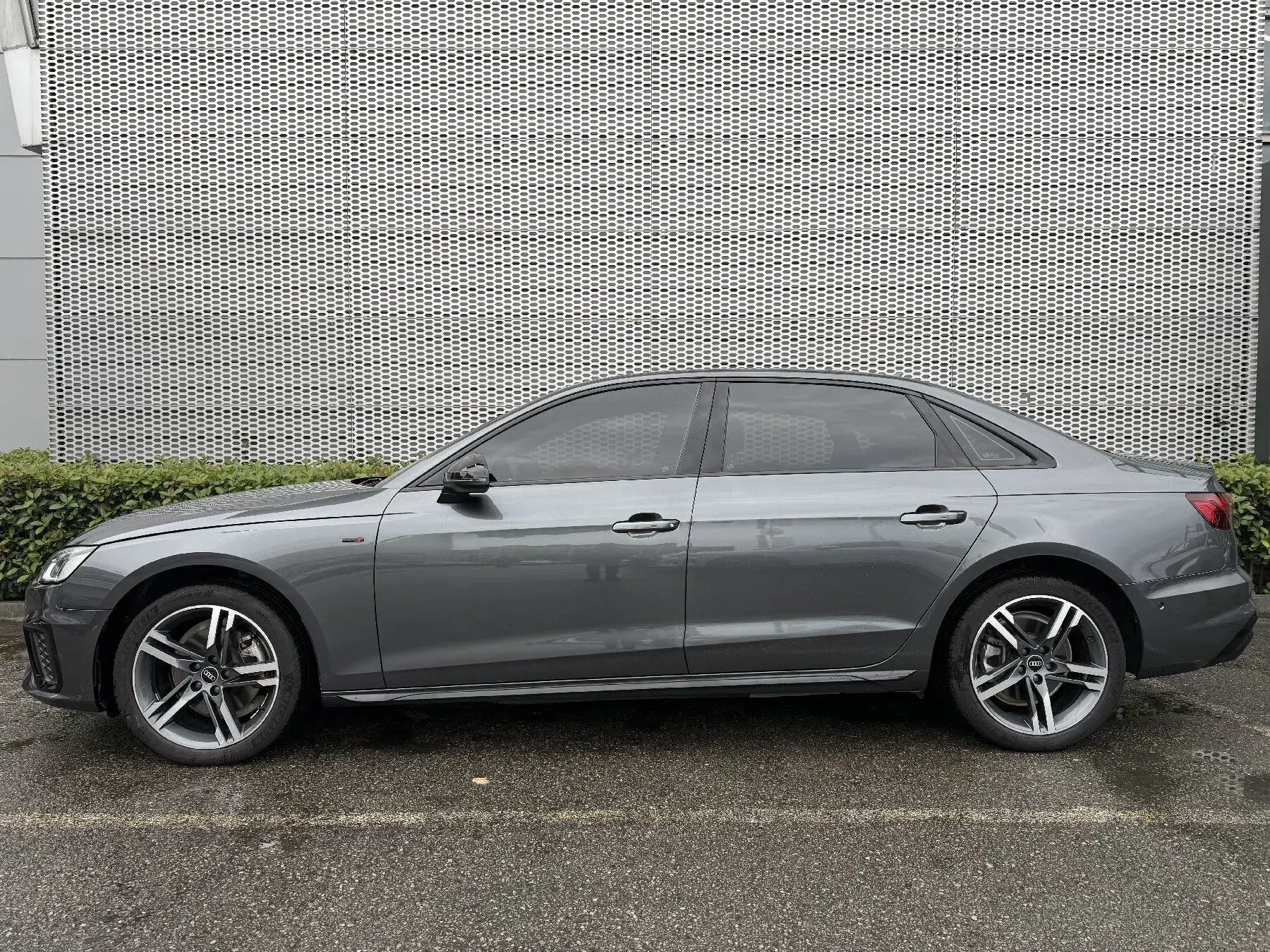 2022 AUDI A4L thumbnail 2