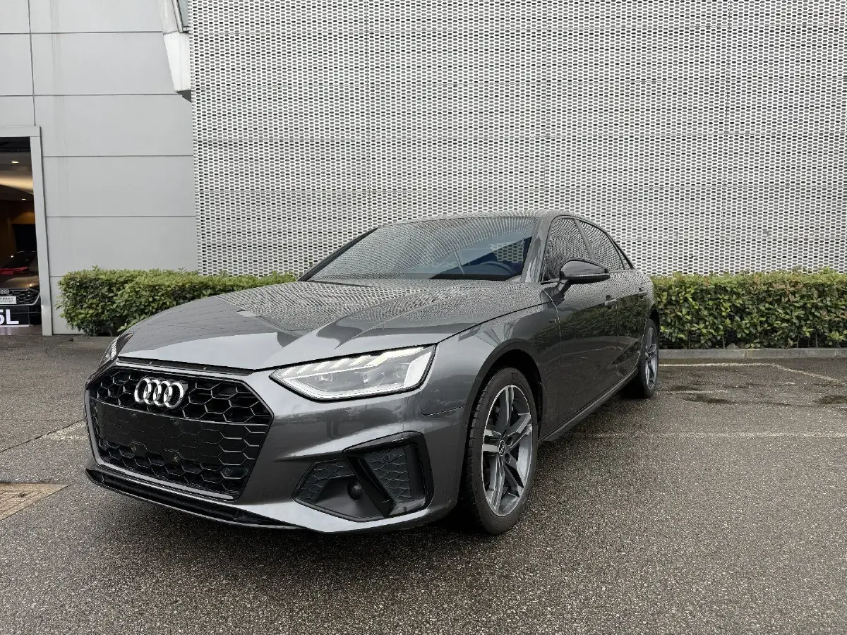 2022 Audi A4L 2.0T 190HP L4 7DCT