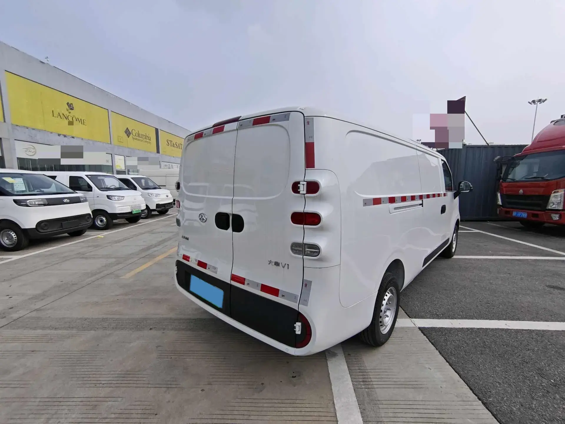 2025 MAXUS DANA thumbnail 4