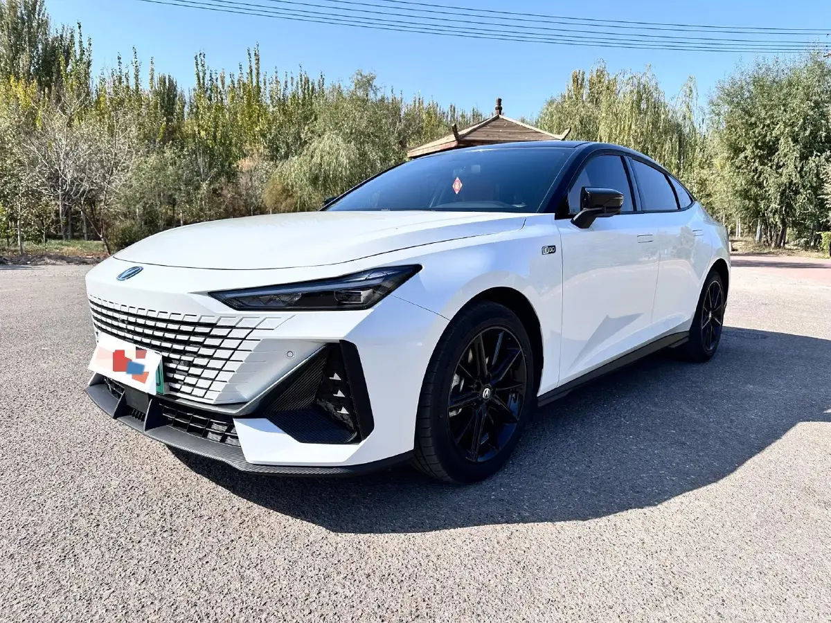 2023 ChangAn UNI-V iDD 1.5T 170HP L4 6TCT PHEV 18.4KWH