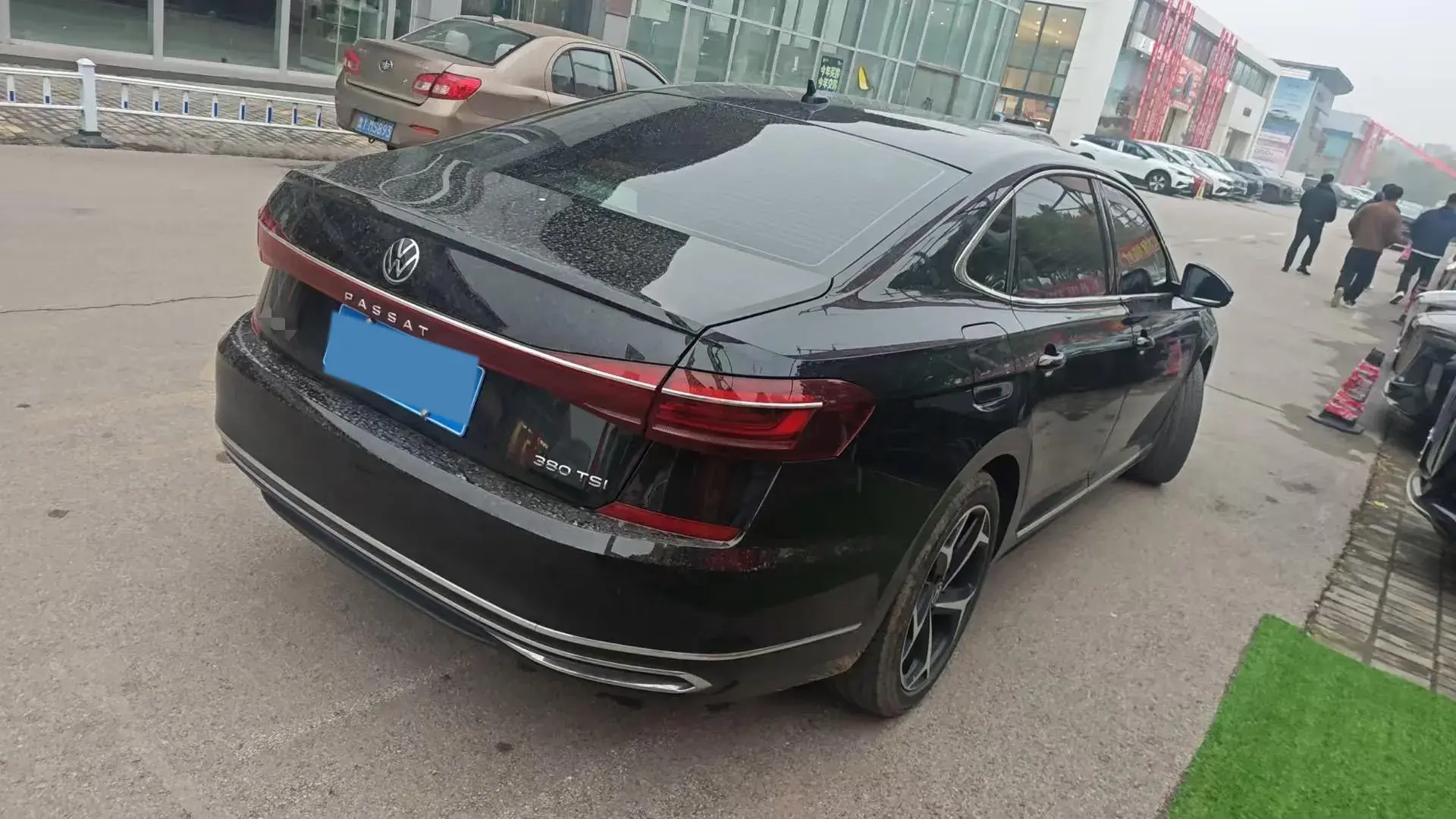 2024 VOLKSWAGEN PASSAT thumbnail 2