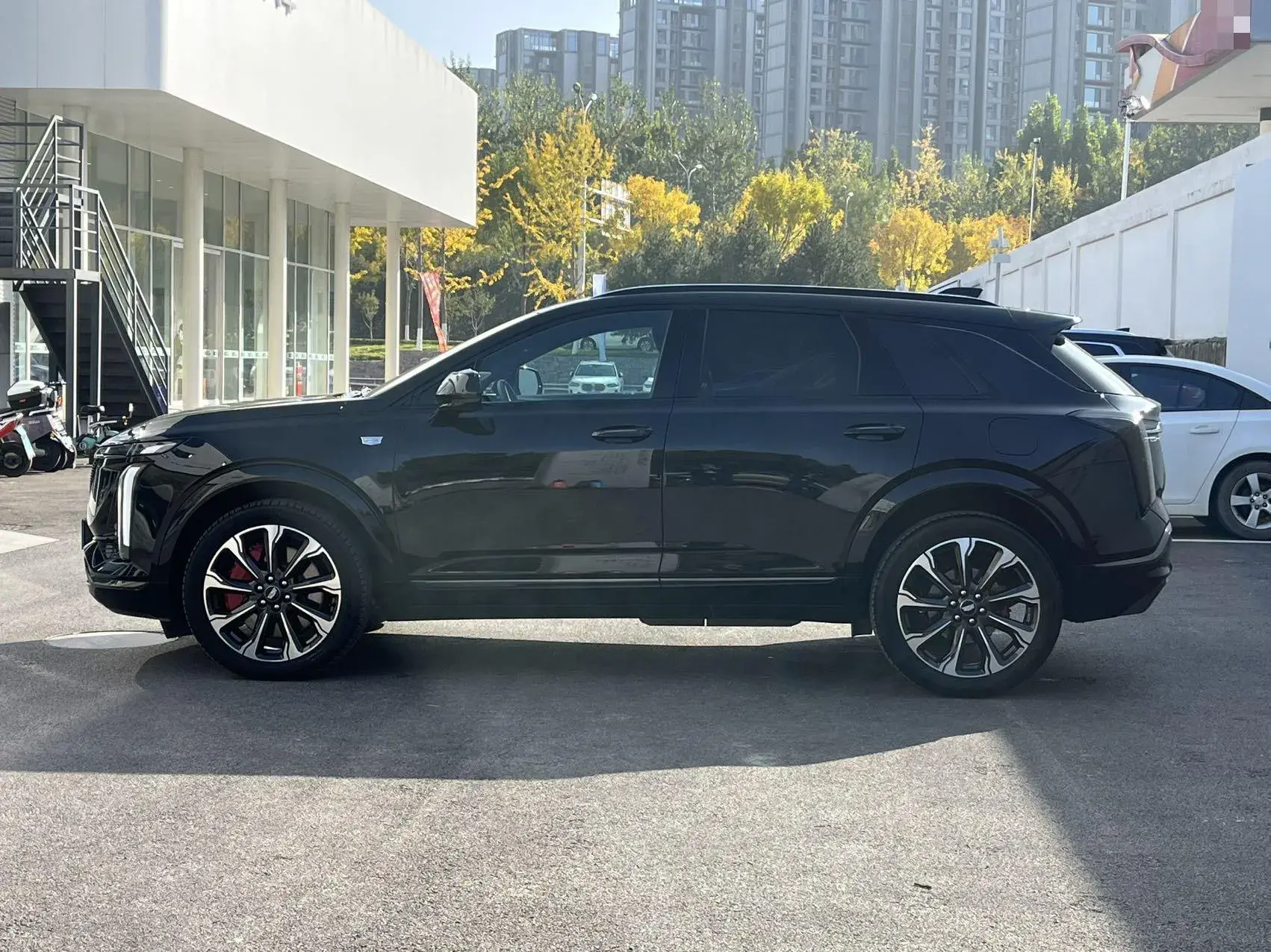 2025 CADILLAC XT5 thumbnail 3