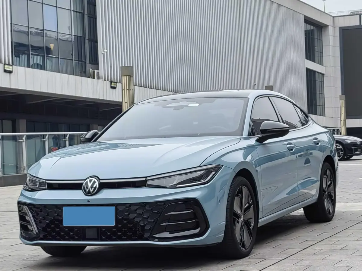 2025 Volkswagen Passat 2.0T 220HP L4 7DCT