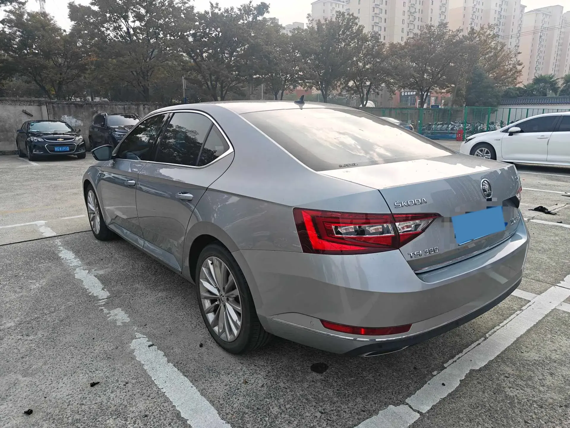 2018 SKODA SUPERB thumbnail 3
