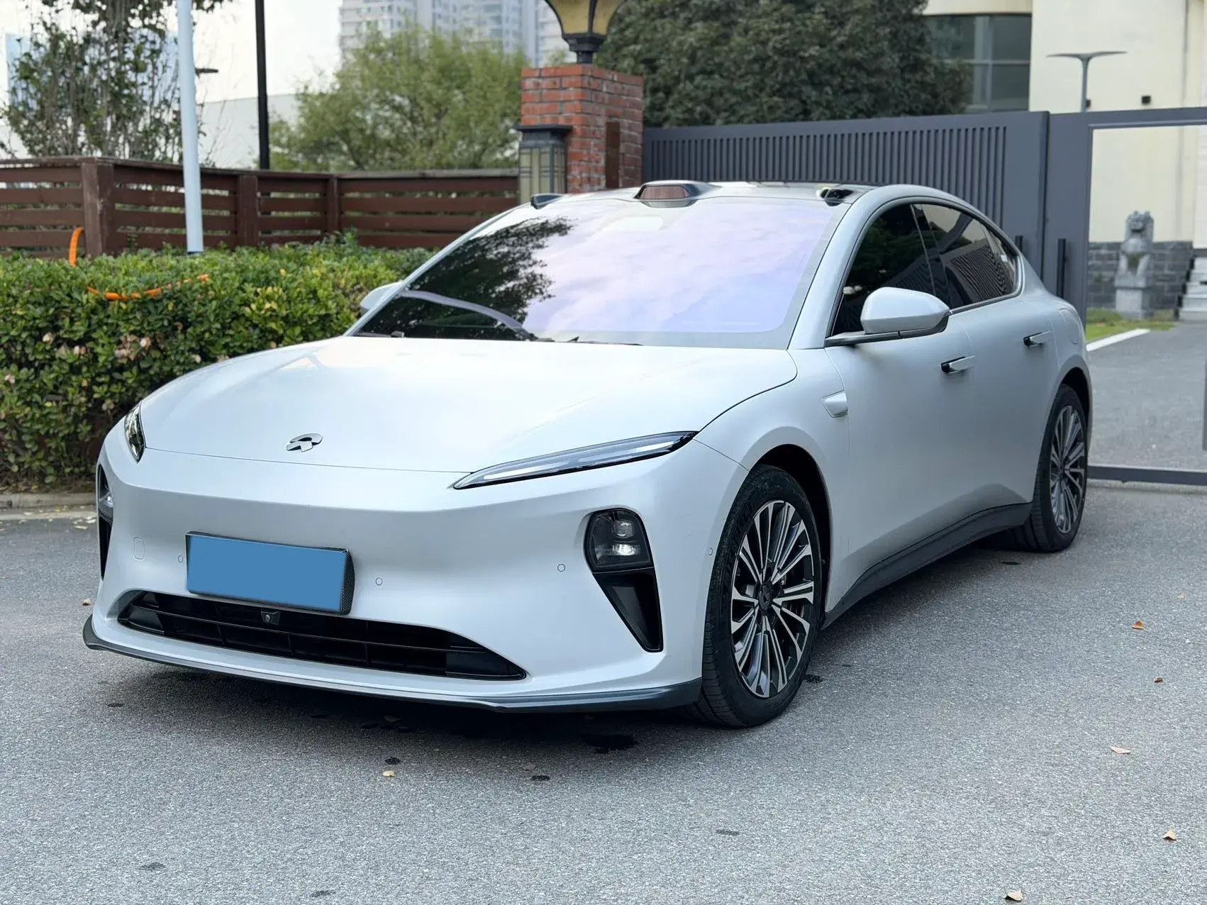 2022 NIO ET5 view 1