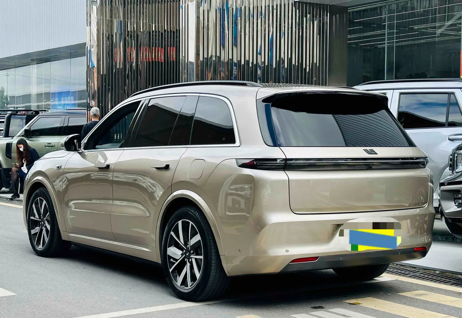 2023 LI L8 thumbnail 4