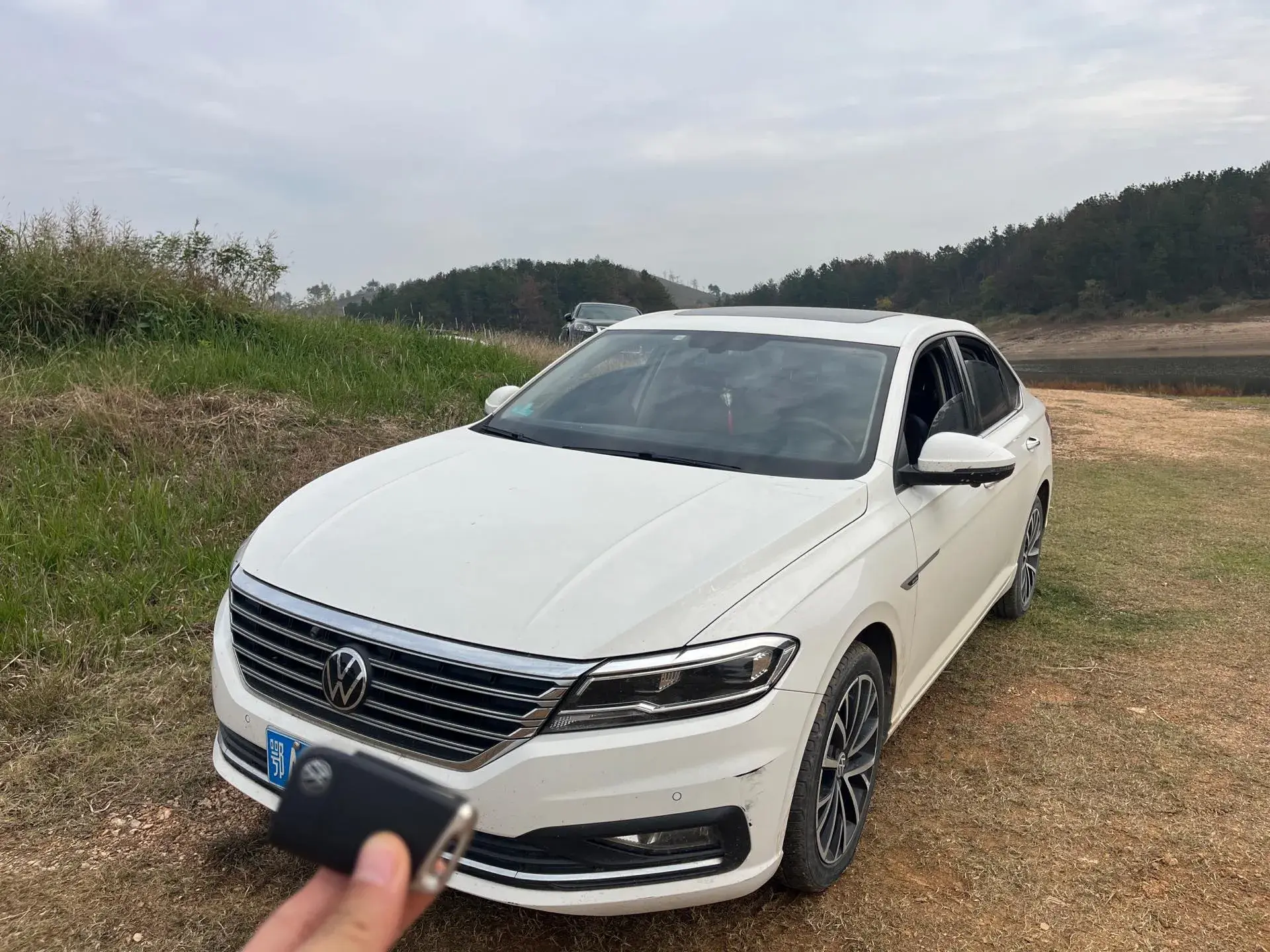 2021 VOLKSWAGEN LAVIDA view 1