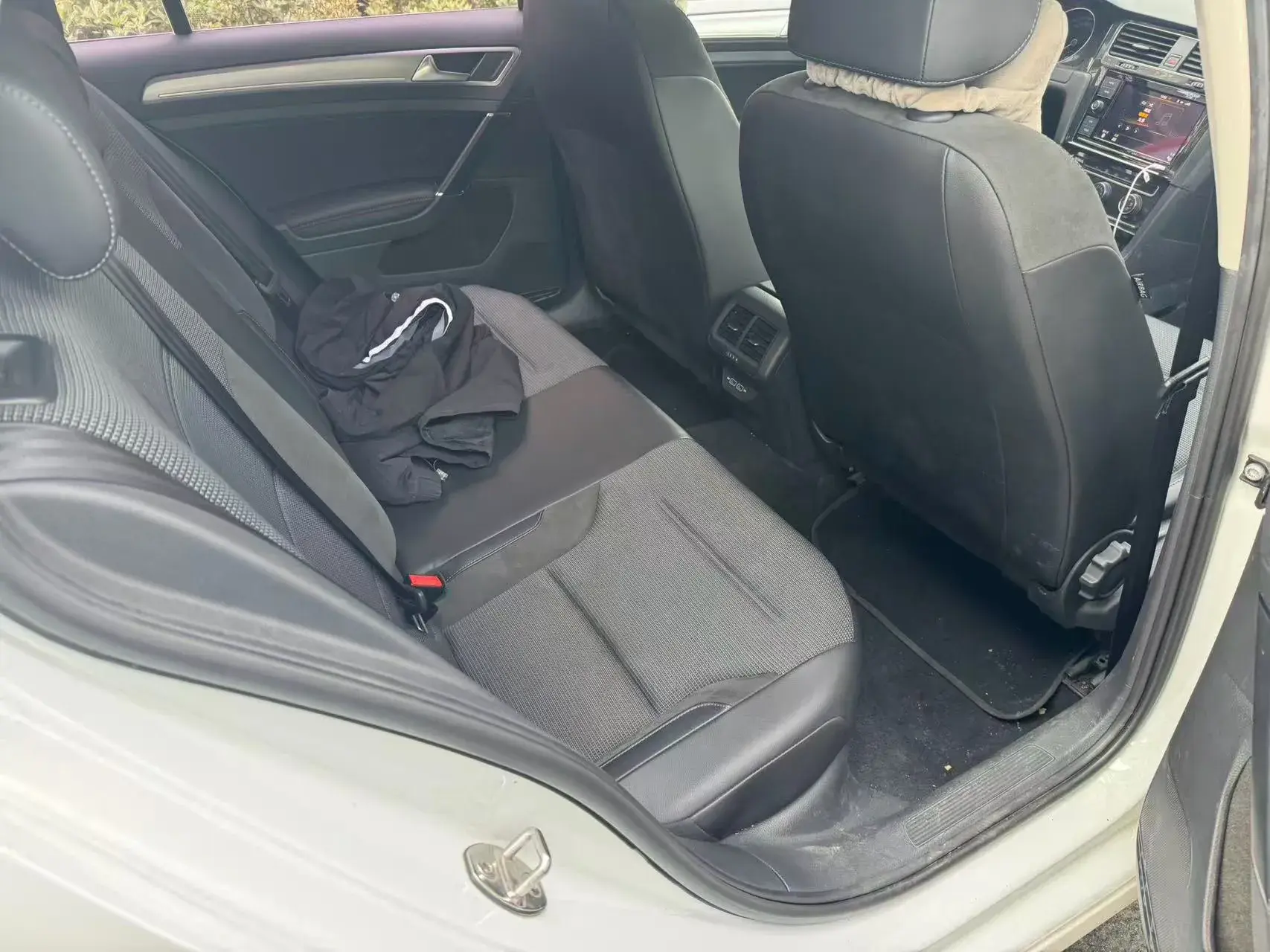 2019 VOLKSWAGEN GOLF thumbnail 2