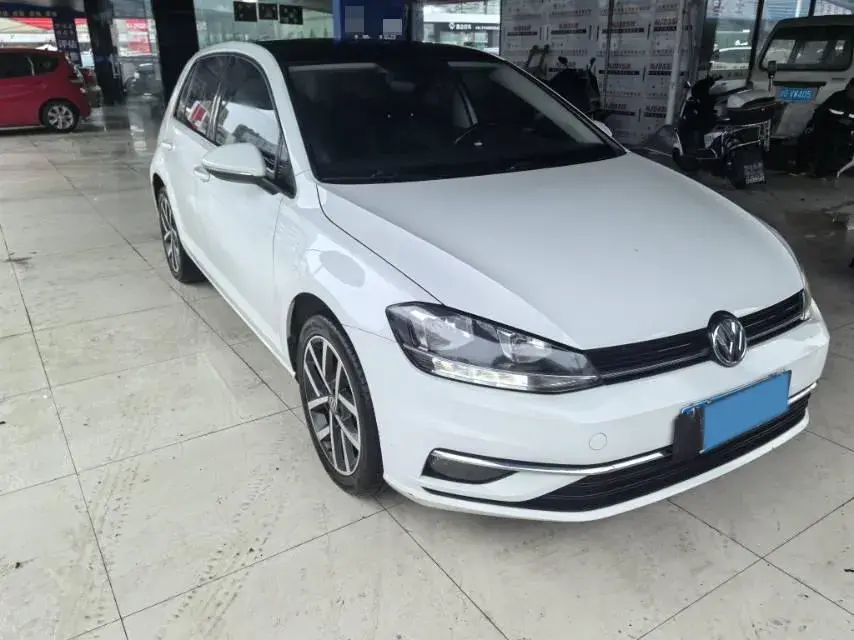 2018 VOLKSWAGEN GOLF thumbnail 3