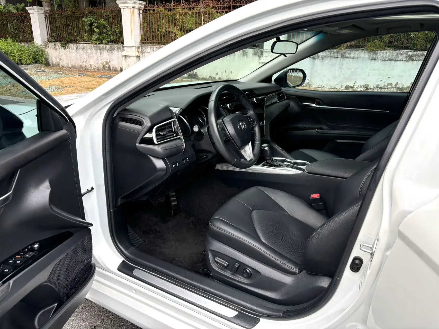 2019 TOYOTA CAMRY thumbnail 4