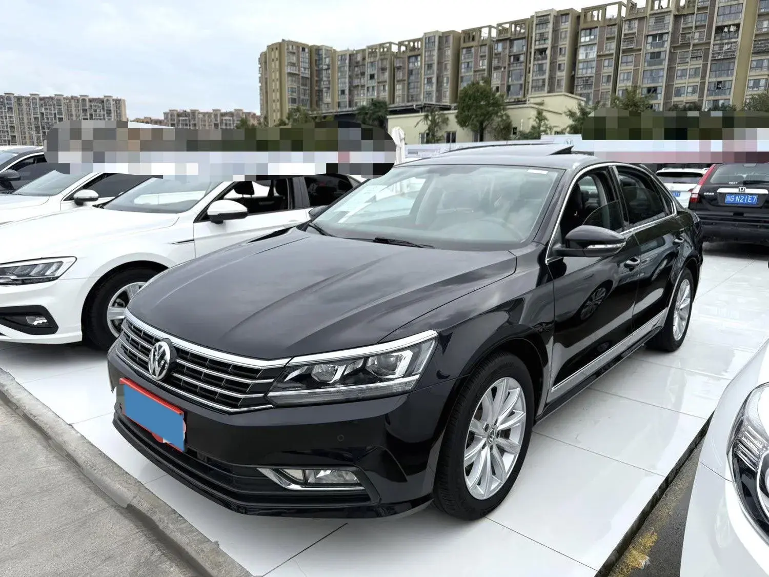 2017 VOLKSWAGEN PASSAT view 1