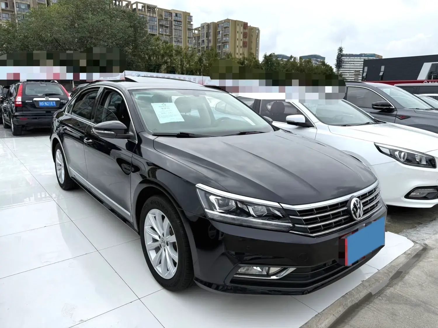 2017 VOLKSWAGEN PASSAT thumbnail 3