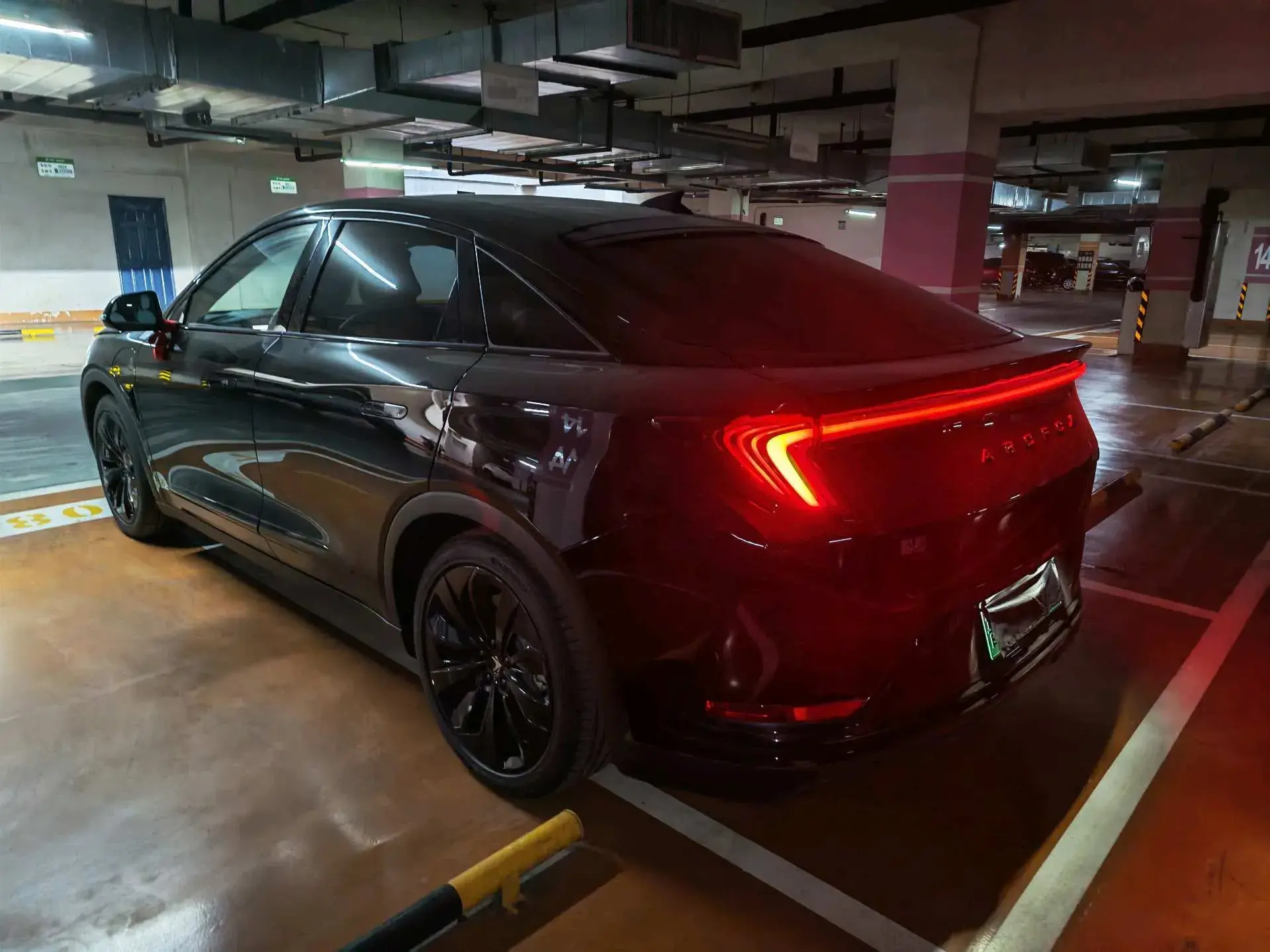 2023 ARCFOX ΑS thumbnail 3